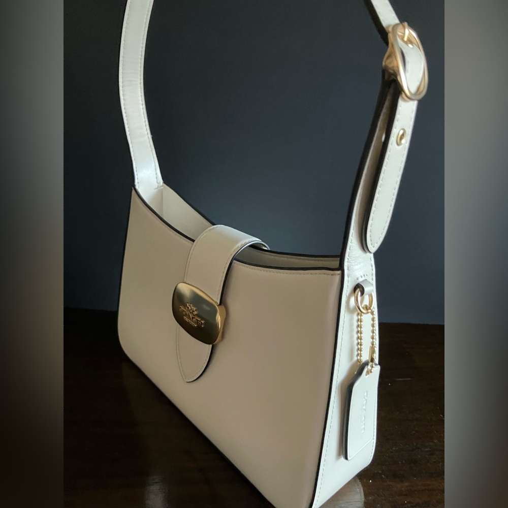 COACH Eliza Shoulder Bag in Chalk 👜